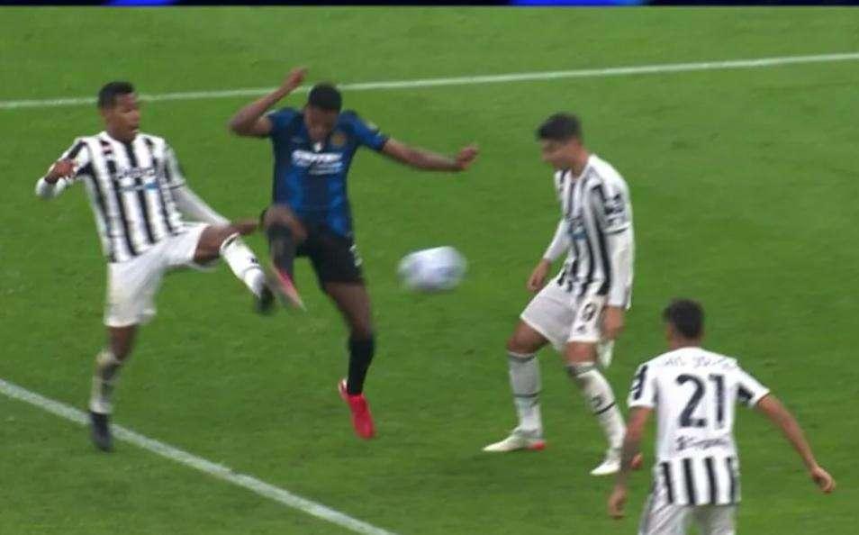 GdS - Arbitri e VAR: manca l'uniformità. E l'Inter ripensa a Cuadrado-Perisic