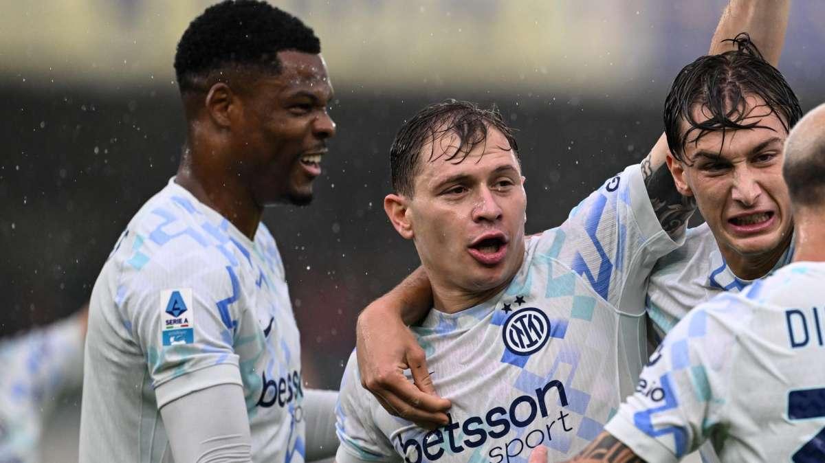 Inter, Dumfries ritrova la squadra e punta il rientro in campo: "Back with the team, manca poco"