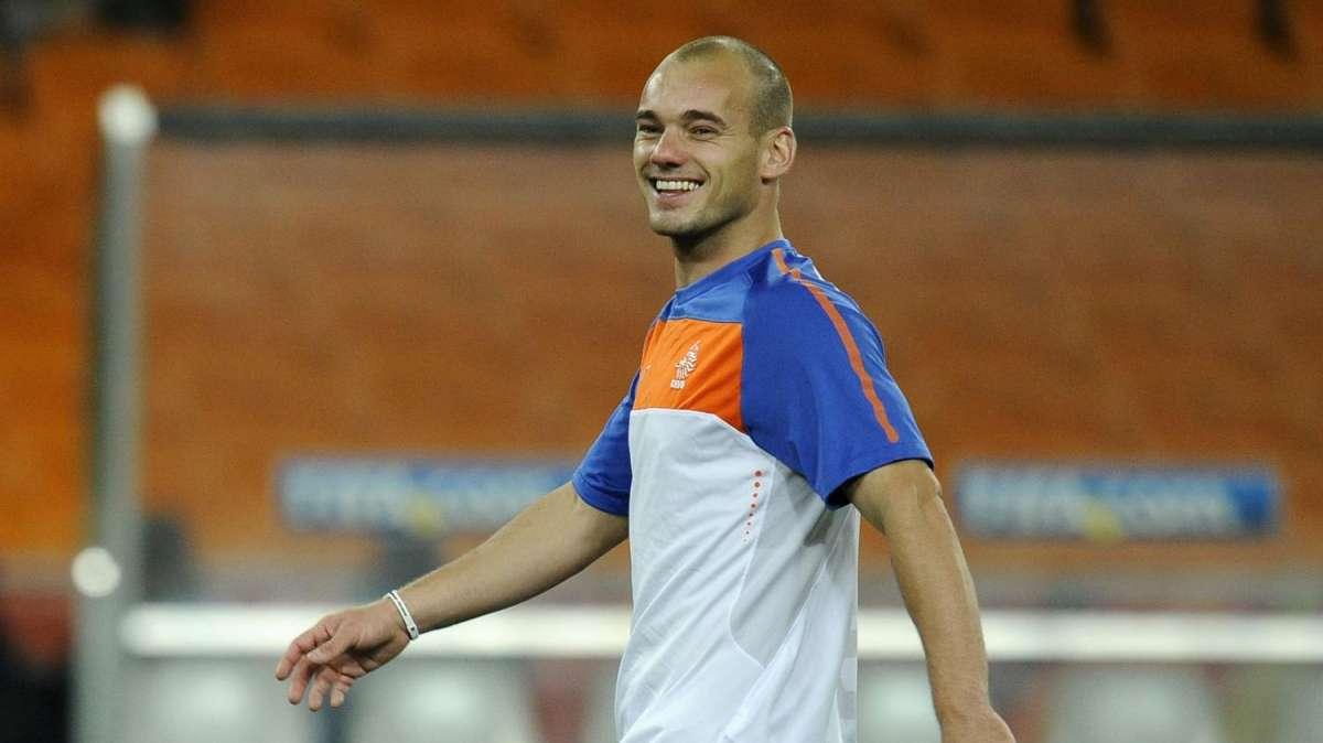 Sneijder da Facebook: "Ora sto bene"