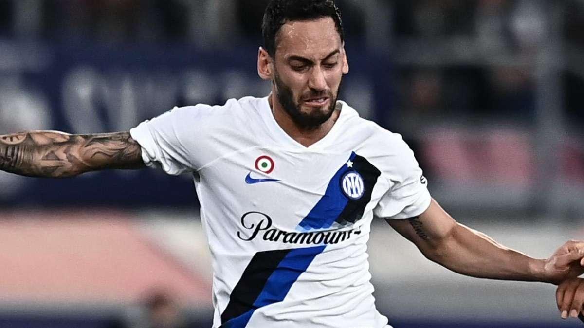 Pagelle TS - Calhanoglu gioca sulle uova, Dumfries soffre Ndoye