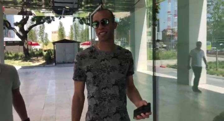 Joao Miranda in sede: "Non so se resto all'Inter, adesso parlo col club"