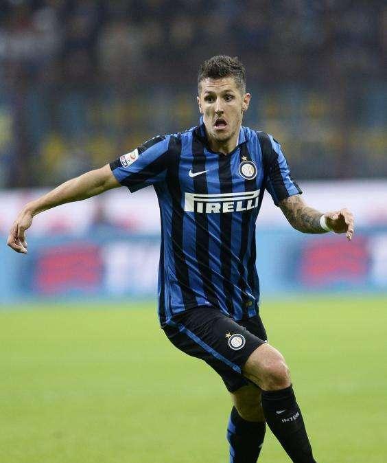VIDEO - Jovetic prestigiatore: "scherzetto" a Berni nel torello ed esultanza da ridere