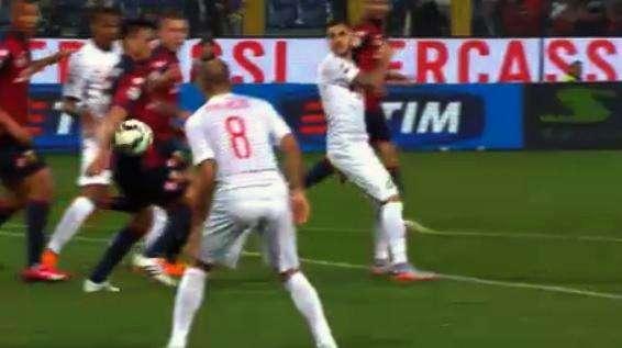FOTO - Burdisso col braccio: Tagliavento non fischia