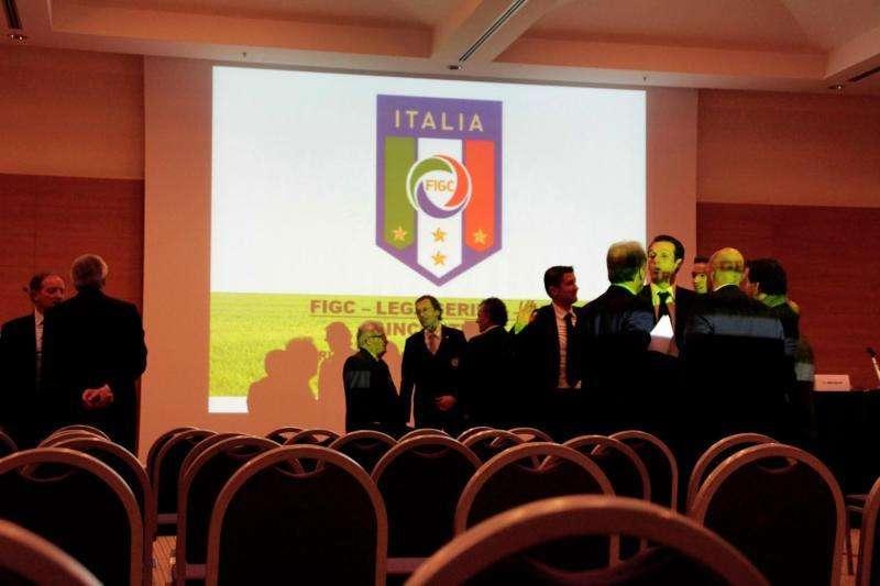 Terremoto, minuto di raccoglimento e lutto al braccio