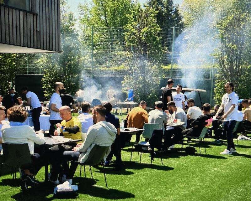 Inter, è festa grande alla Pinetina: le immagini della grigliata ad Appiano Gentile