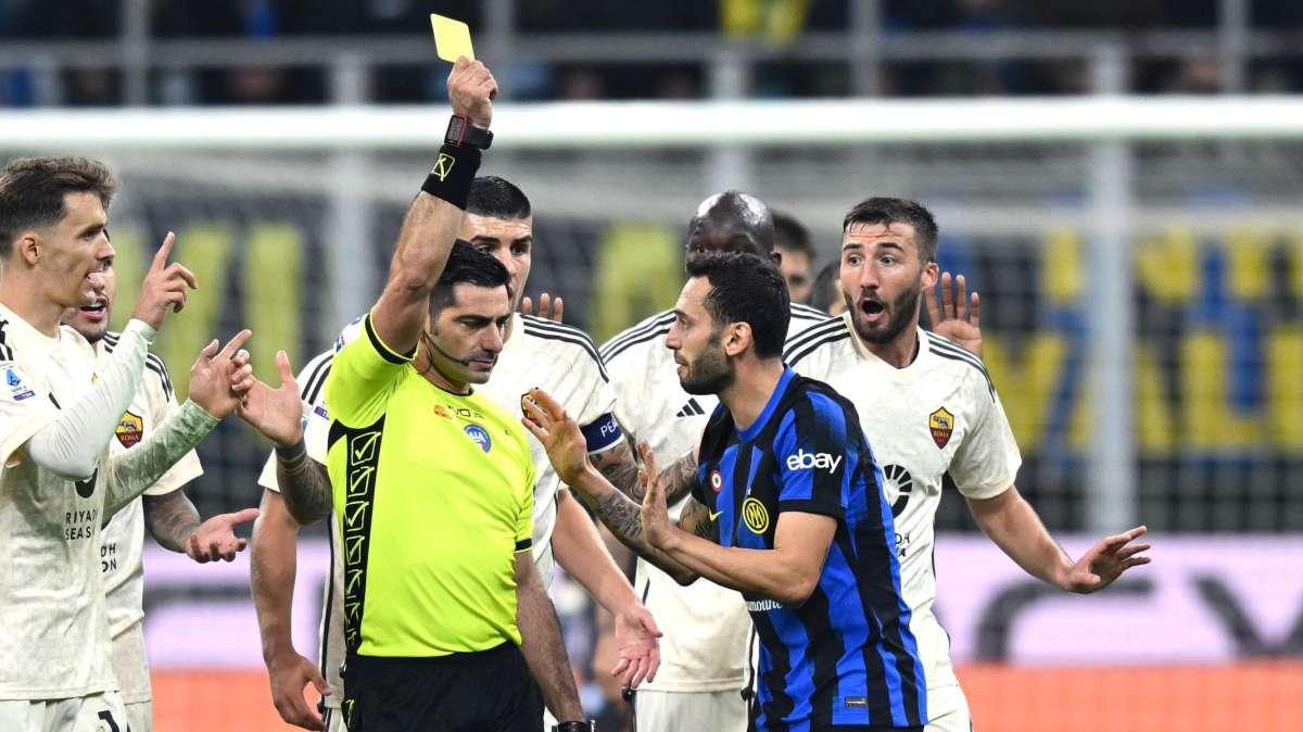 Inter-Roma, la moviola - Maresca bene solo nel primo tempo: manca il secondo giallo a Paredes per fallo su Thuram 