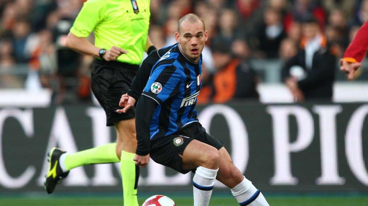 Sneijder: "Sarei un matto a tornare al Real. Benitez è un tecnico serio"