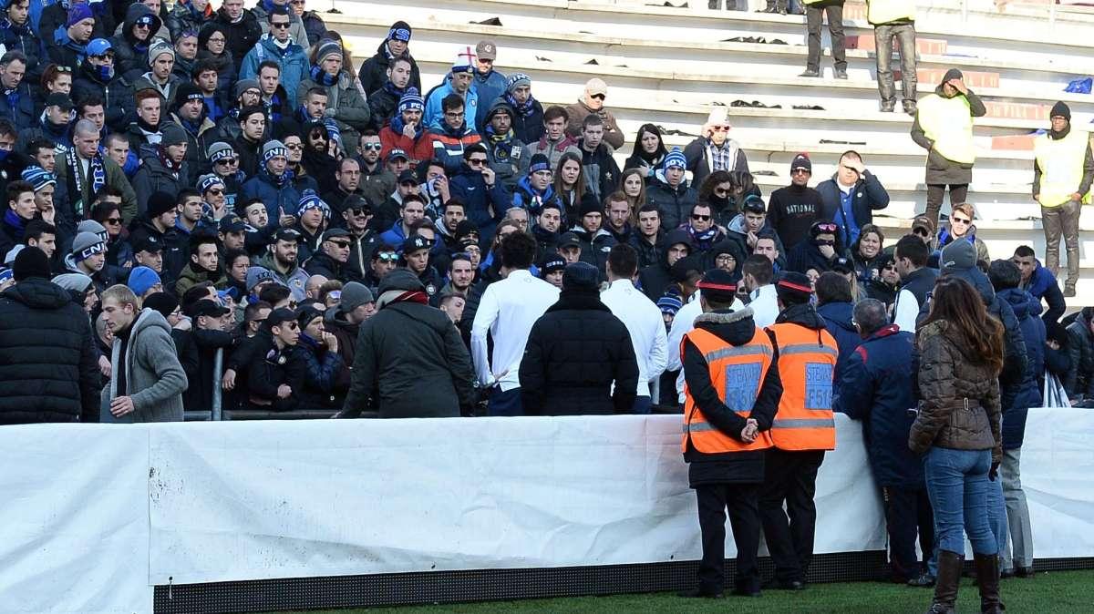 La squadra sotto la curva per chiedere scusa