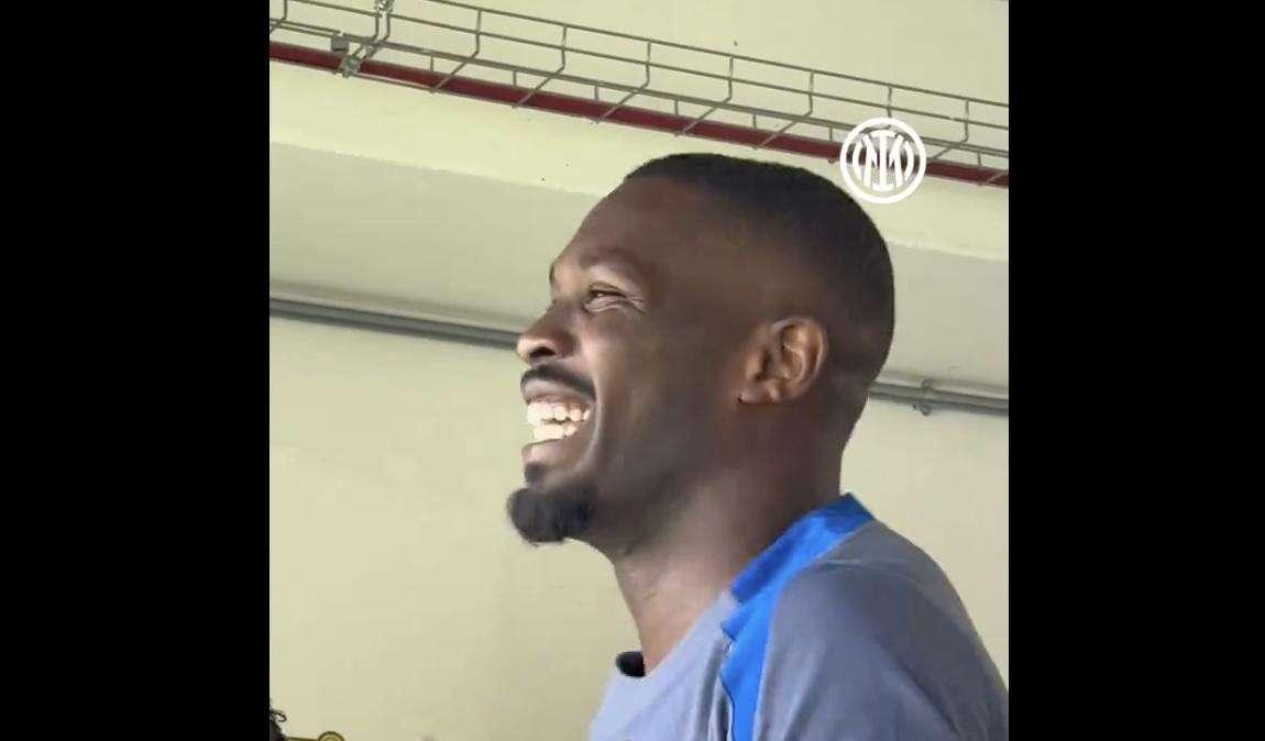 VIDEO - Thuram e Pavard ad Appiano in anticipo rispetto alla tabella di marcia, l'Inter: "Subito al lavoro"