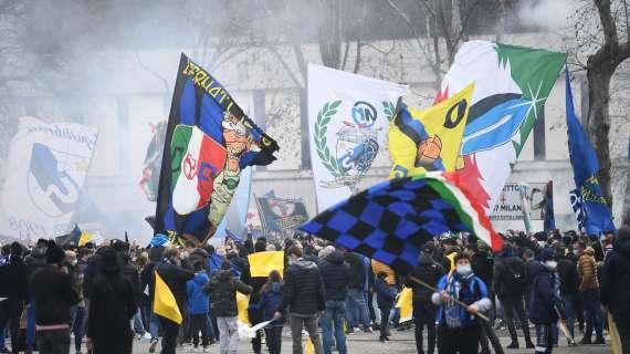 Assembramenti al derby, prime identificazioni. Cinque tifosi indagati per lesioni