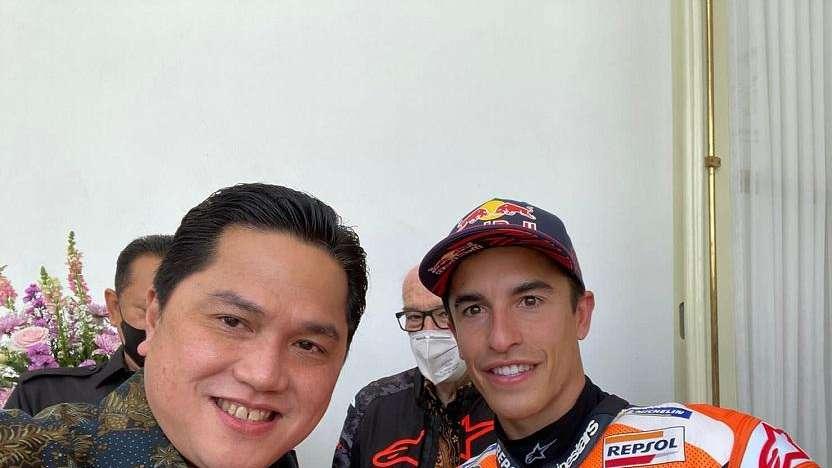 La Moto GP torna in Indonesia: selfie con Marc Marquez per l'ex presidente Thohir
