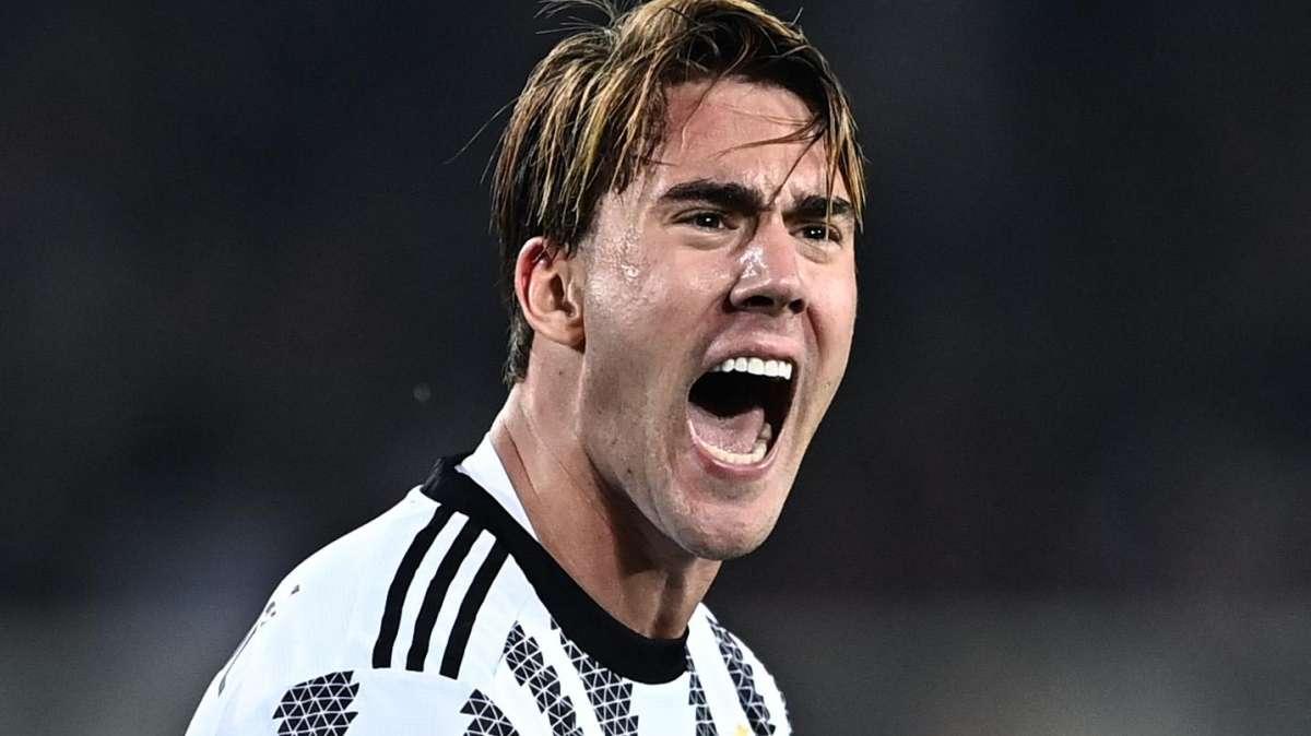 Vlahovic: "Caos Juve? Sono concentrato sul campo. Siamo a 10 punti dal Napoli, ma non molliamo mai"
