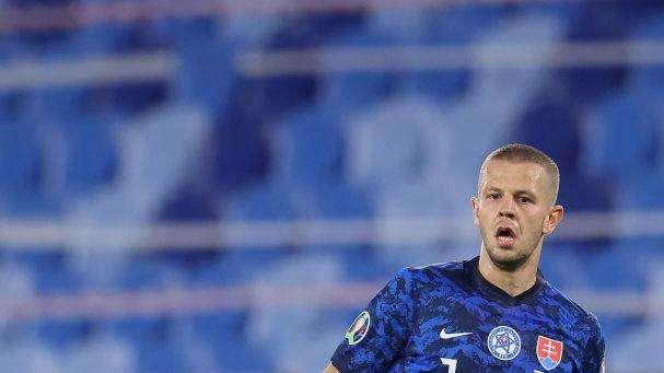 Slovacchia, esce di scena Denis Vavro: il difensore della Lazio positivo al Covid-19