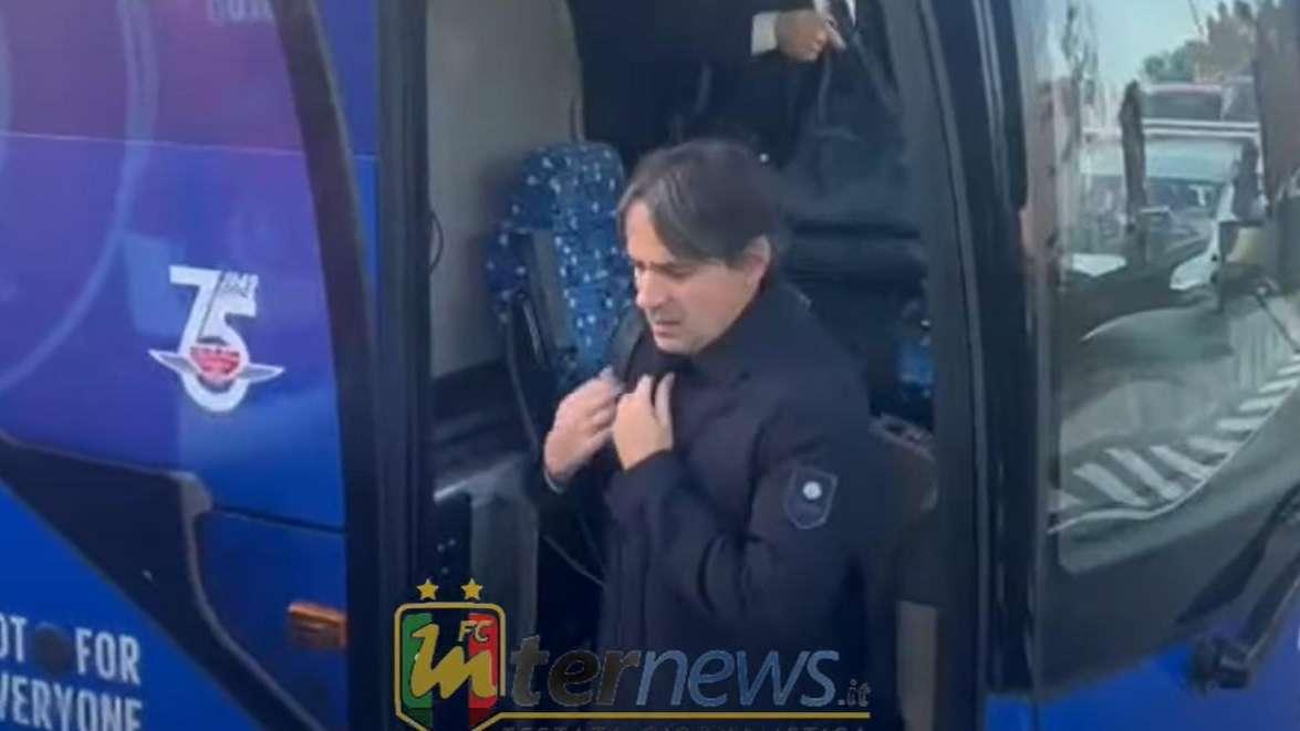VIDEO - Inter, inizia l'operazione Praga. Con fuoriprogramma: il pullman nerazzurro dà precedenza... al Girona