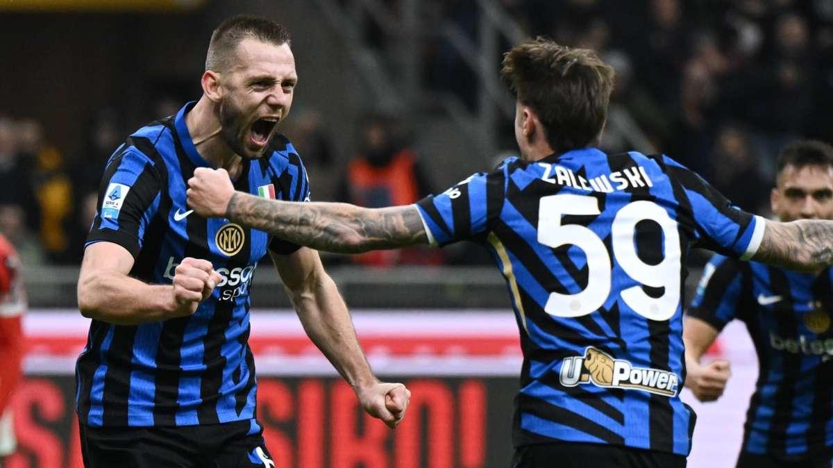 TS - Dubbio De Vrij e un ballottaggio in difesa. Zalewski convocato dalla Polonia, ma...