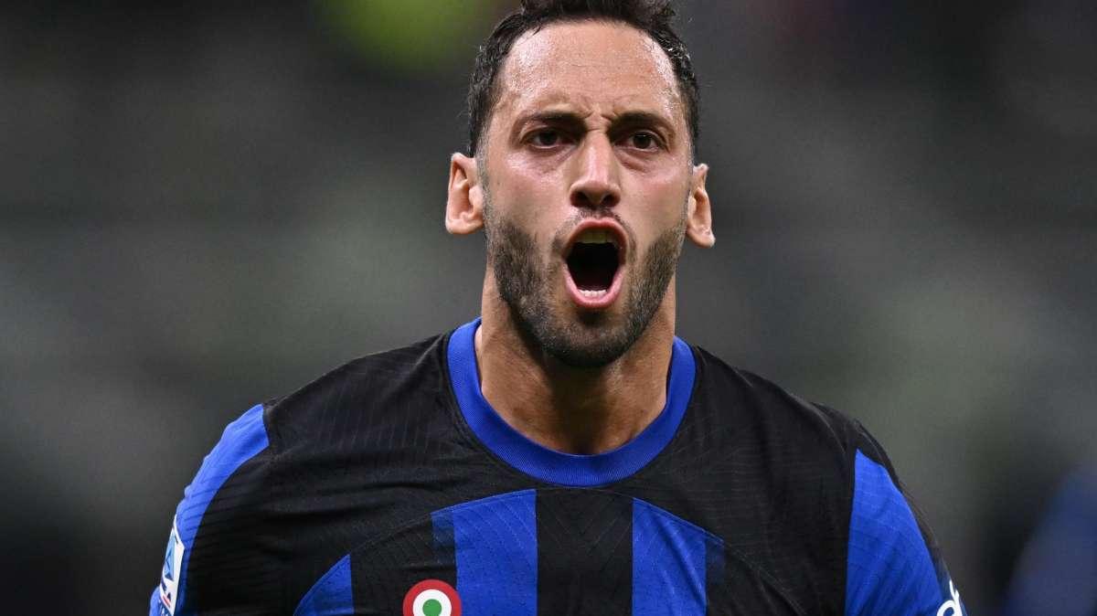 Montella: "Calhanoglu top-player: difficile trovare una cosa in cui non eccelle. Quando era al Milan si vedeva il talento, ma oggi..."