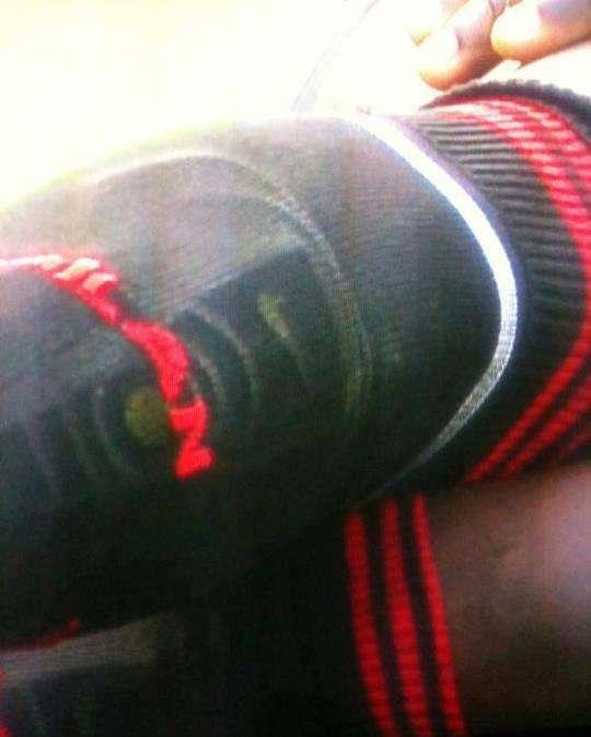 FOTO - Muntari, che fai? Quel parastinco dell'Inter...