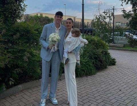 Dopo Lautaro tocca a Bastoni, il difensore sposa la sua Camilla e dà l'annuncio: "Mia moglie per sempre"