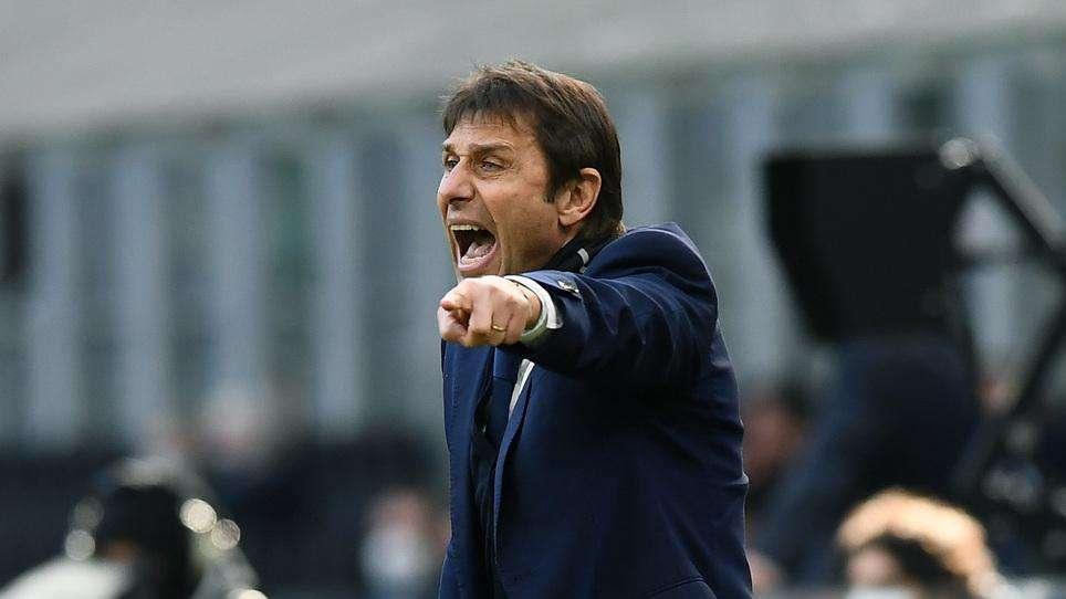 Conte rilancia: "Tiki taka o calcio verticale?". L'allenatore nerazzurro chiede ancora il parere dei fans