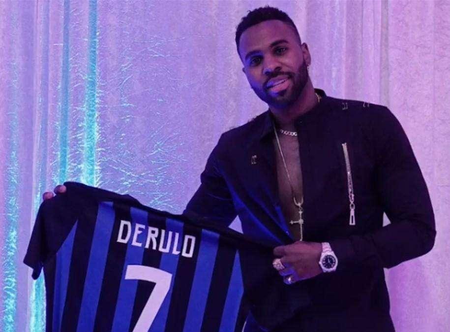 Dall'Inter benvenuto a Milano con maglia per Jason Derulo