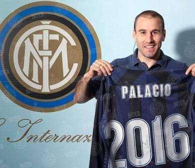 FOTO - Palacio, l'orgoglio per il rinnovo in una maglia