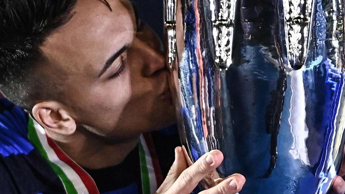 Lautaro Martinez diventa re di coppe: è l'argentino più vincente degli ultimi tre anni