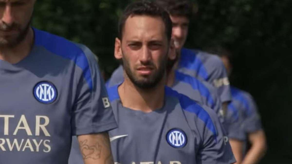 CdS - Calhanoglu non preoccupa, ma non verrà rischiato. Buone notizie da Taremi e Arnautovic 