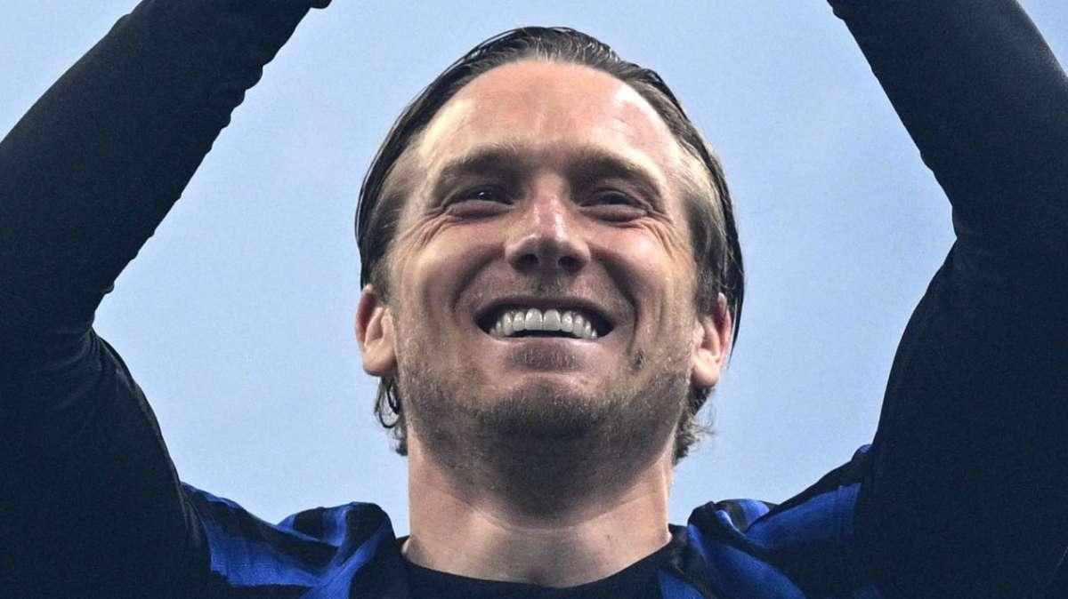 VIDEO - Zielinski incontra i campioni del coraggio all'ospedale di Breslavia