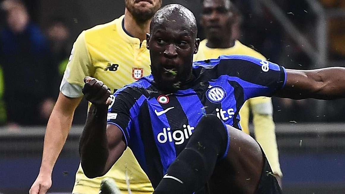 Inter-Porto - Brozovic torna play, Bastoni e Barella fanno le ali. In area ce ne sono quattro, torreggia Big Rom