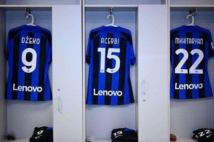 Tutto pronto allo Stadium per il derby d'Italia: Inter in campo con la prima maglia