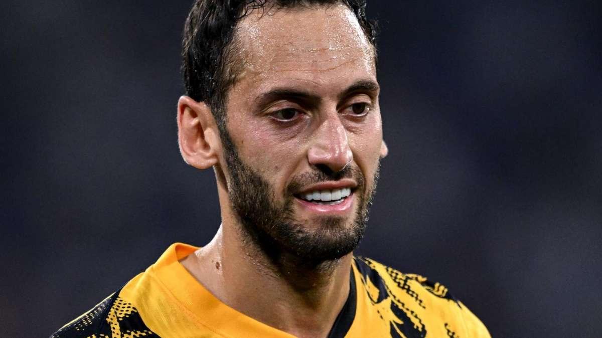 Sky - Tanto tuonò che... non piovve: Calhanoglu resterà all'Inter. La decisione dopo il meeting col Gala