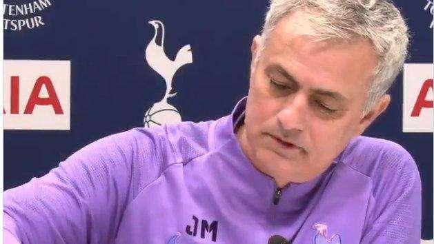 VIDEO - Mourinho show: si pone da solo le domande dei giornalisti sul mercato