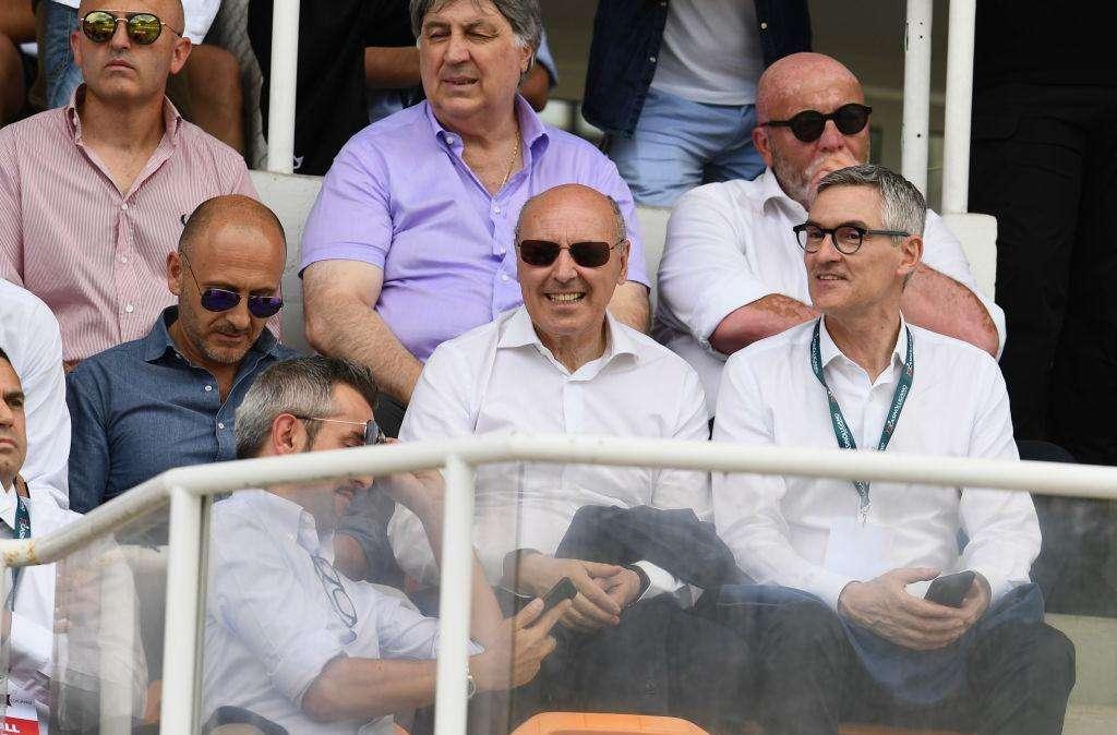 Corsera - Mercato, la dirigenza aspetta Suning: serve cedere, poi un rinforzo per reparto