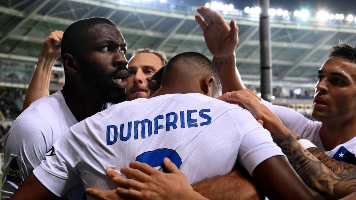 Tre squilli per ripartire: l'Inter stende 3-0 un Torino che si perde dopo il ko di Schuurs e torna per un po' in vetta