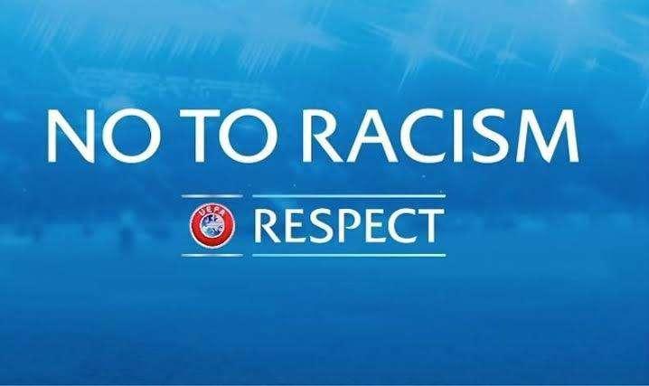 Epiteto razzista contro Demba Ba: il Basaksehir lascia il campo, sospesa da un'ora gara col Psg