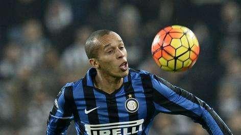 UK - Miranda, non è svanito l'interesse del Man. United