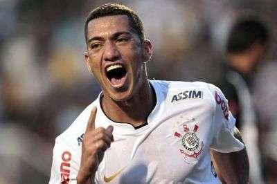 Paulinho nel 4-2-3-1 non va: altri due brasiliani sì