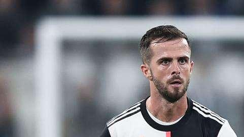 Qui Juventus - Pjanic in gruppo, lavoro personalizzato per Higuain