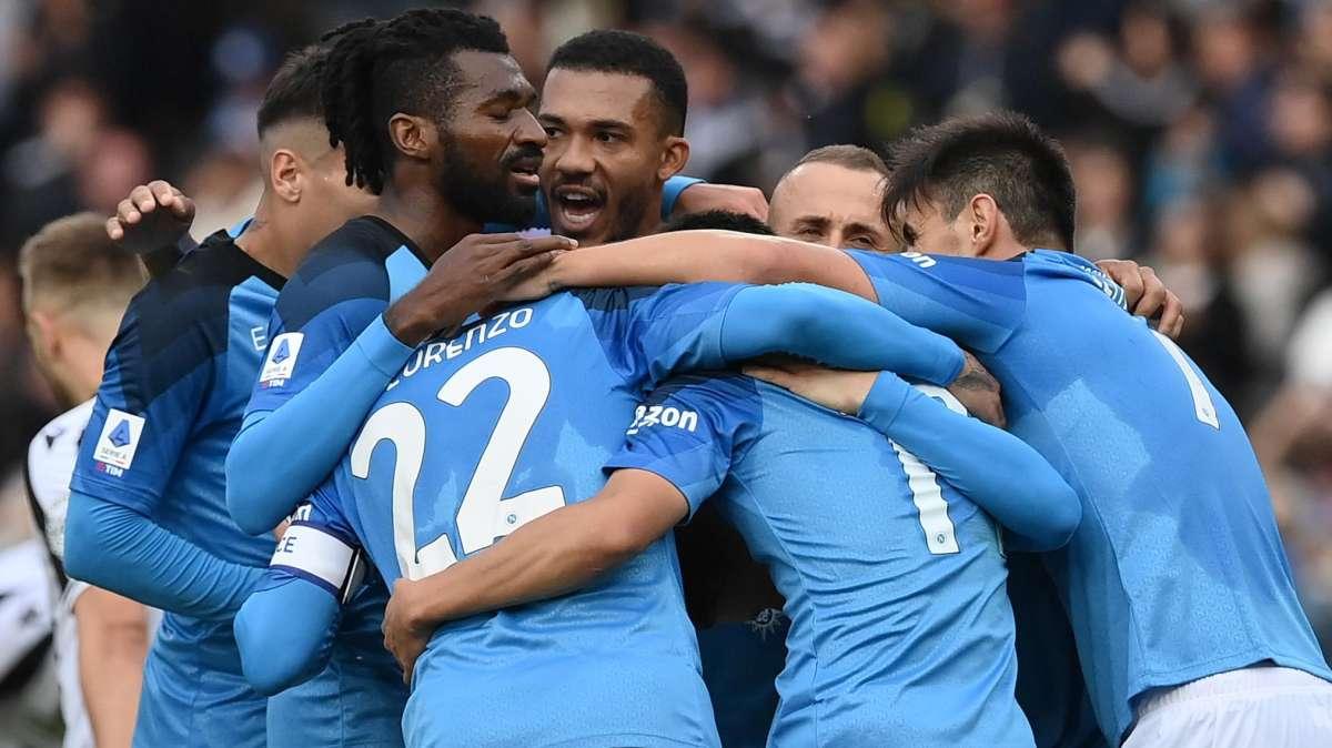 Bookies - Quote scudetto: Napoli favorito, a seguire il Milan. Inter e Juve pagano 7,50 volte la posta