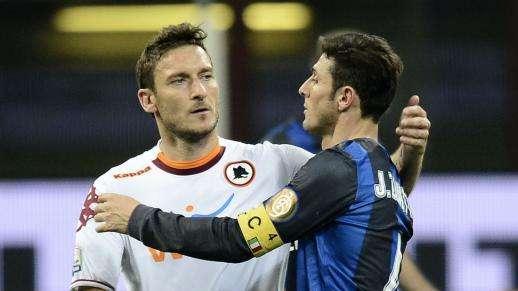 Totti, arriva il saluto di Zanetti: "Un onore affrontarlo". E su Instagram aggiunge: "Ciao ultimo imperatore"
