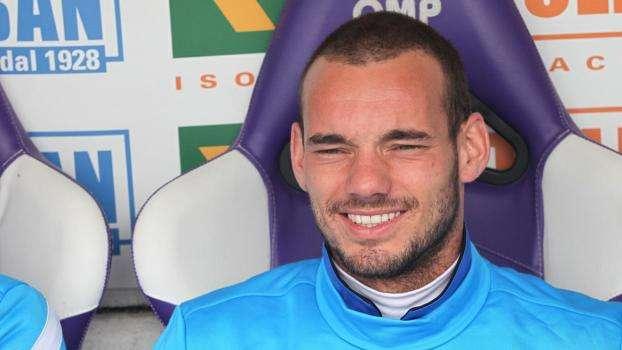 Sneijder, foto e sorrisi coi tifosi a bordocampo