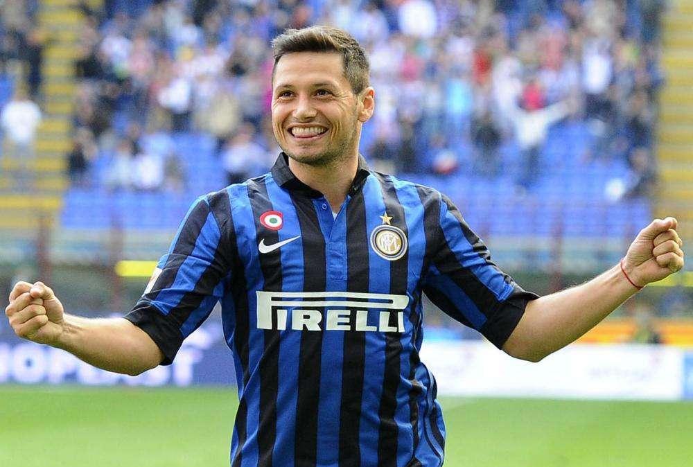 Cosenza, intervento riuscito per Zarate. L'ex Inter: "Grazie per il sostegno"