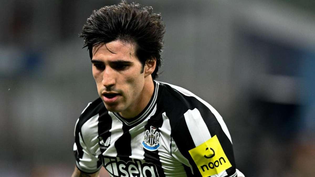 Nuovi guai per Tonali, la FA lo accusa: 50 scommesse sul calcio da agosto a ottobre 2023