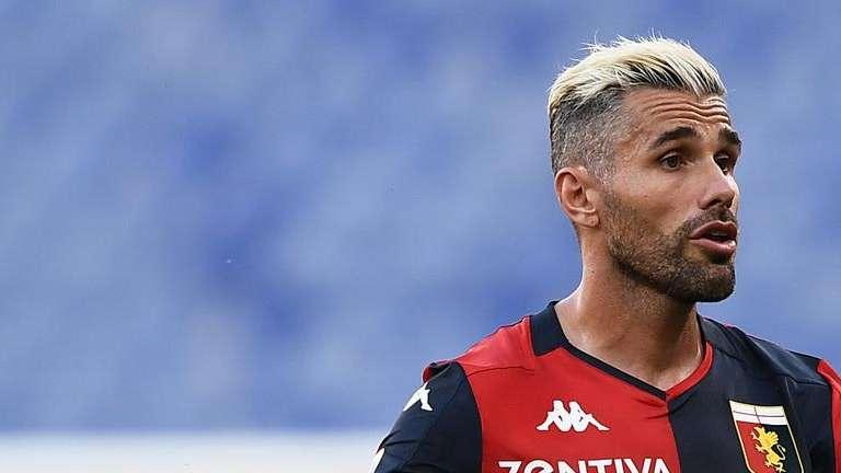 Genoa, Behrami non pensa all'Inter: "Contro l'Hellas Verona dobbiamo essere pronti ad aiutarci l'uno con l'altro"