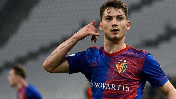 Esposito: "Il mio idolo è Totti. Ritorno in Italia? Con i progetti giusti, ho fatto più presenze al Basilea che in B"