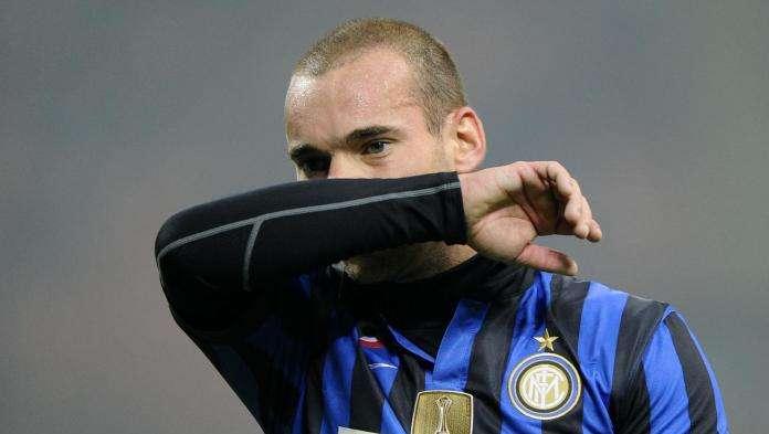 Sneijder va in panchina, ma nella distinta...
