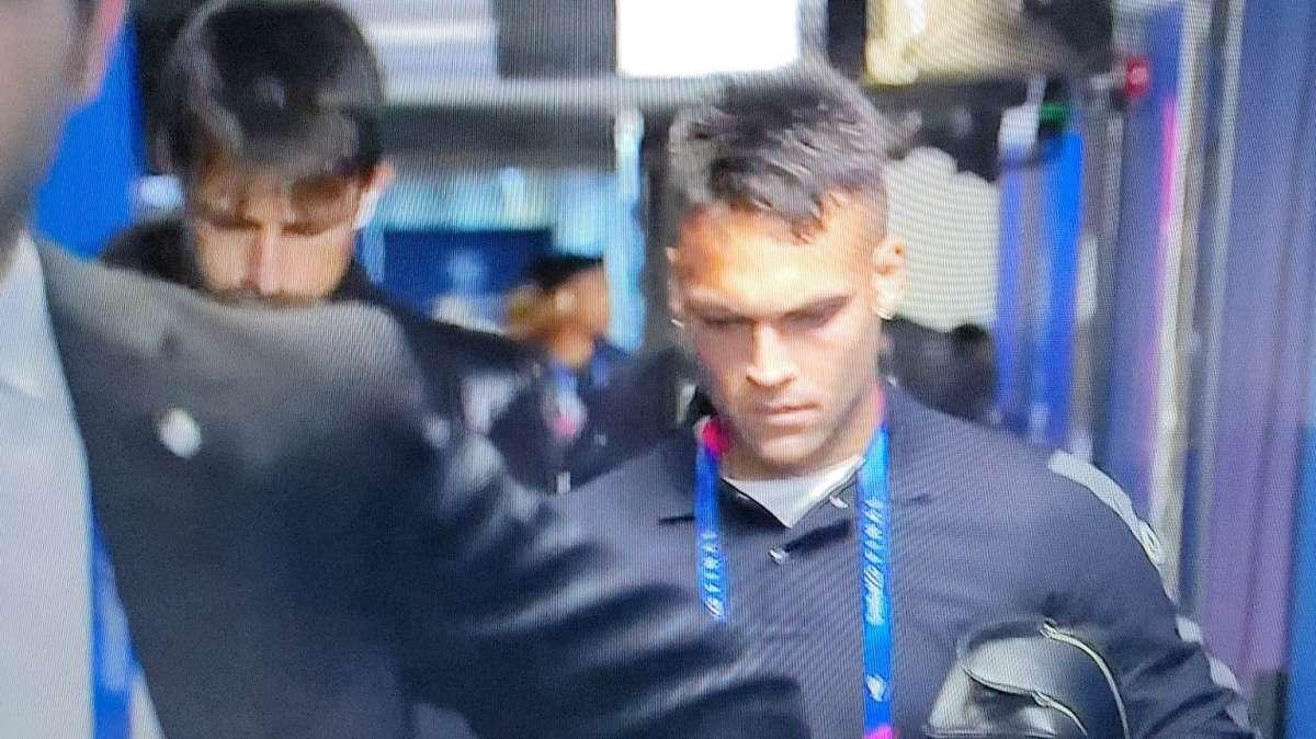 Arrivato il bus dell'Inter all'Ataturk Olympic Stadium: applauso del pubblico nerazzurro