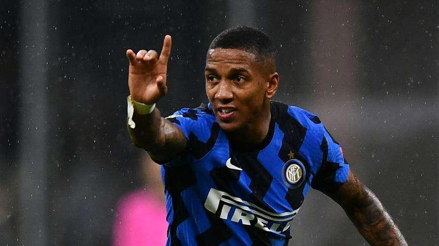 Nuova avventura per l'ex nerazzurro Young: firmerà un annuale con opzione con l'Everton