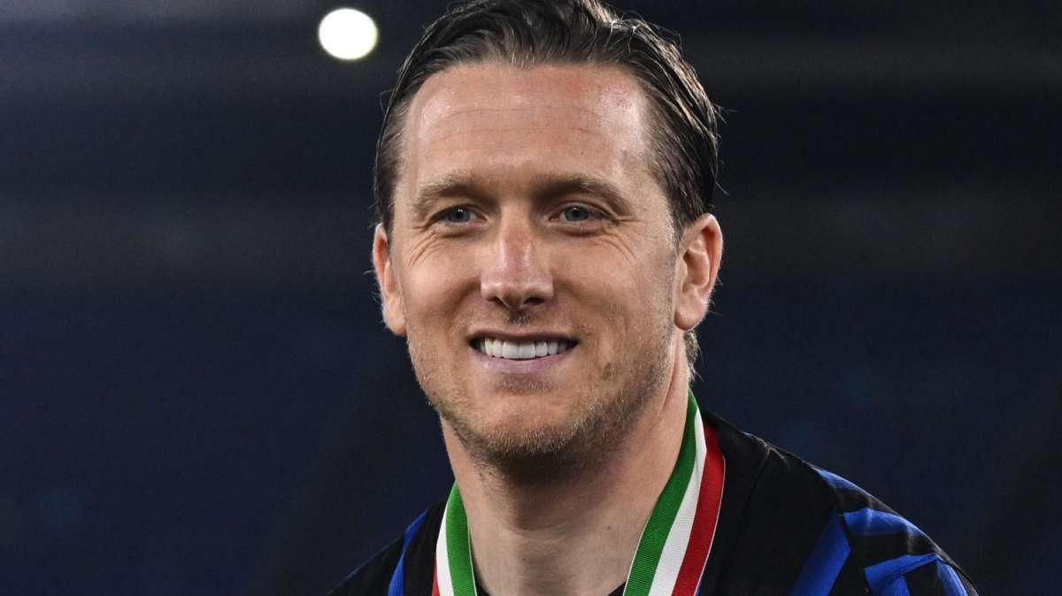 Maglia dell'Inter in omaggio, Zielinski entra nella Hall of Fame di Boniek