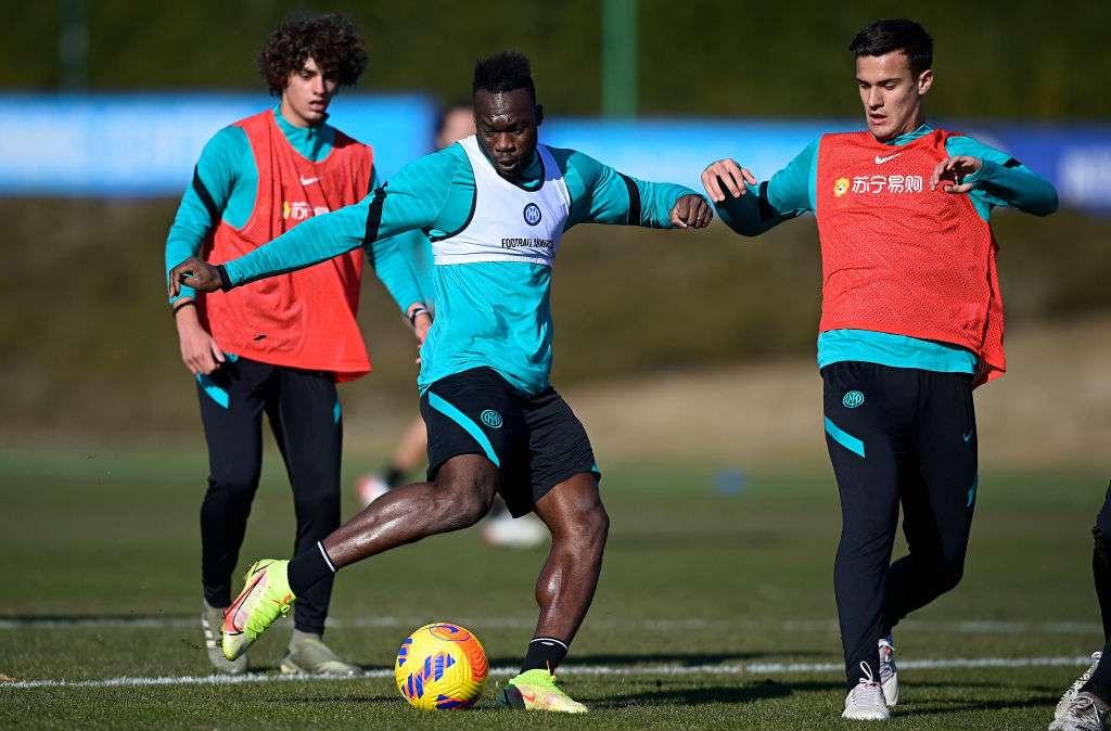 CdS - Caicedo rischia anche la Roma. Derby, Dumfries in pole su Darmian